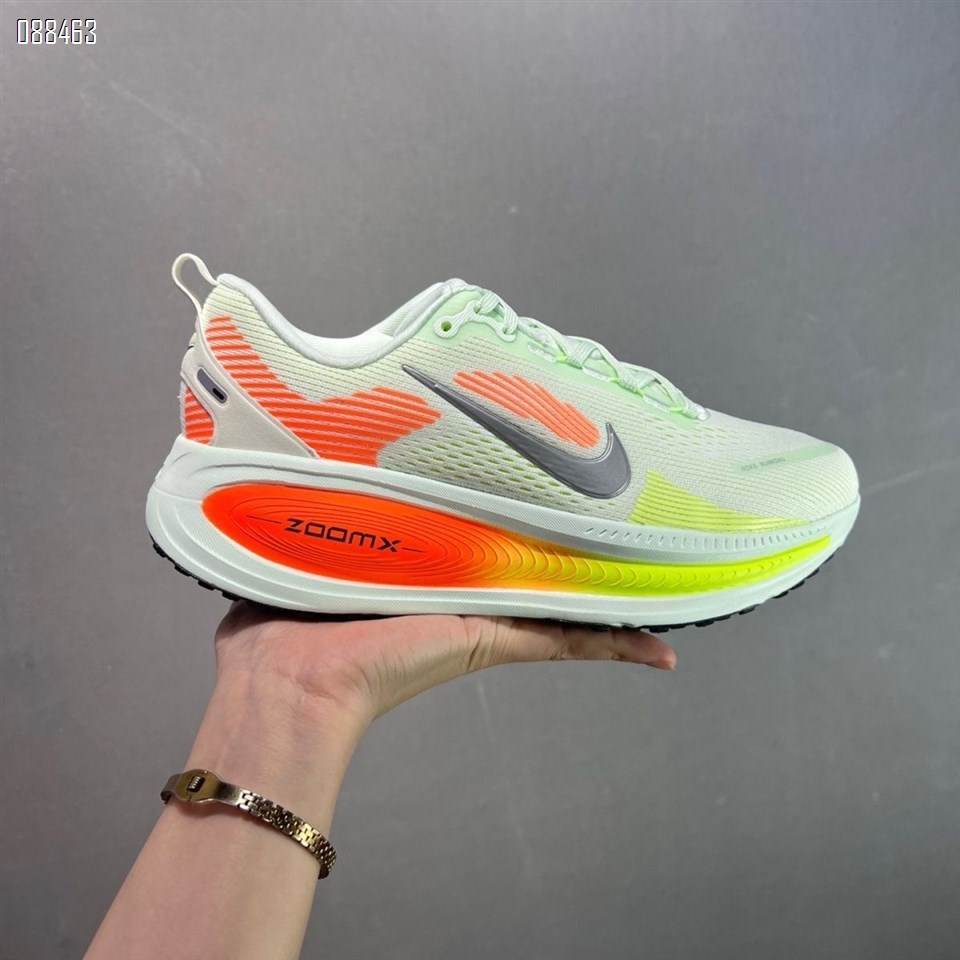【单双可补货】新款舒适减震防滑 低帮跑步鞋 Nike VOMERO 18  IM7349-331