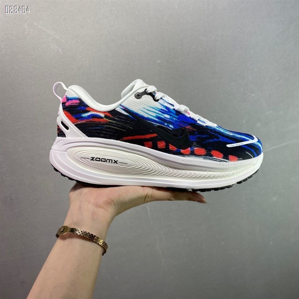 【单双可补货】新款 舒适减震防滑 低帮跑步鞋 Nike VOMERO 18  IM7349-331