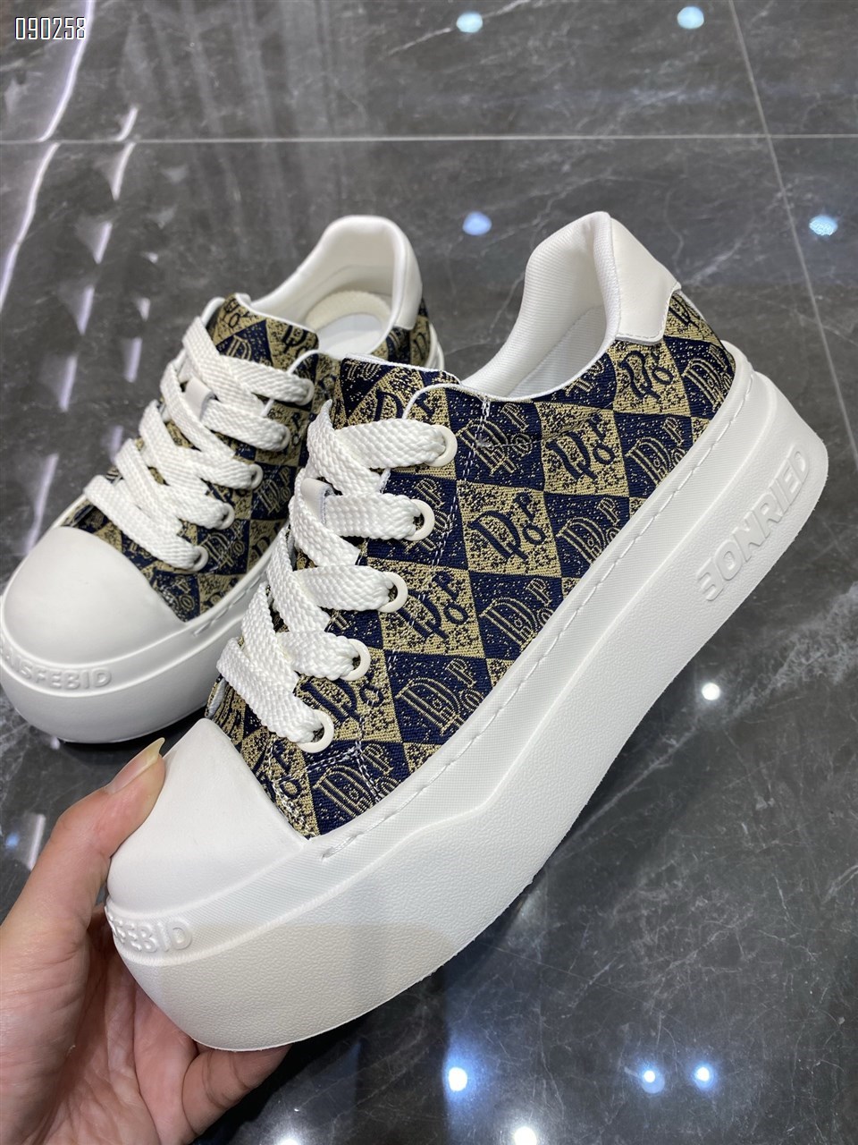 【单双可补货】新款厚底帆布鞋SA8195