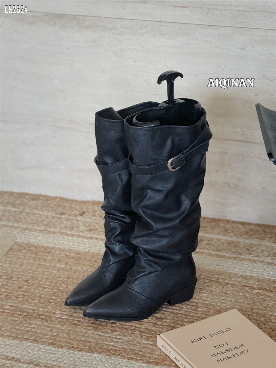 【单双可补货】新款褶皱做旧皮料摩登高筒靴SA3061